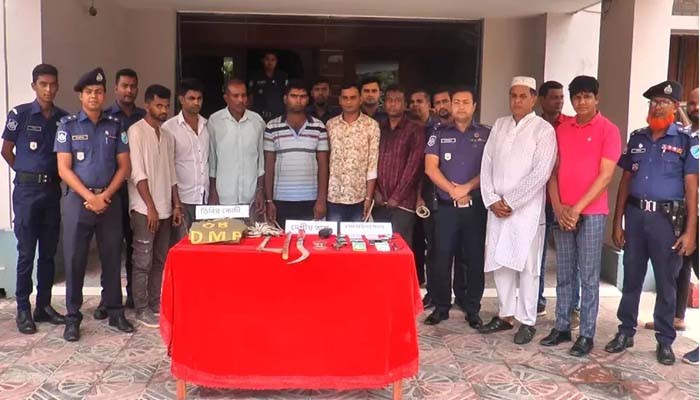 নারায়ণগঞ্জে আইনশৃঙ্খলা বাহিনীর পরিচয়ে ডাকাতি, আটক ৬