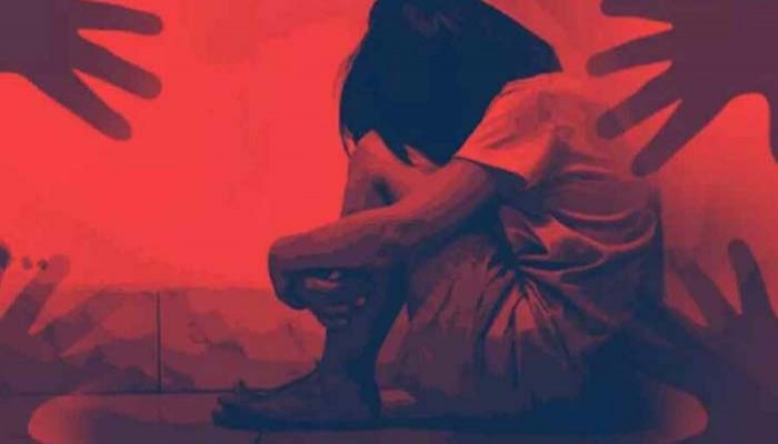 স্কুলের মধ্যেই টেনে হিঁচড়ে নাবালিকাকে গণধর্ষণ!