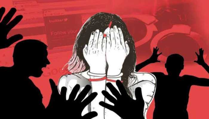 পরকীয়ার ‘শাস্তি’ দিতে স্ত্রীকে নগ্ন করে ঘোরালো স্বামী!