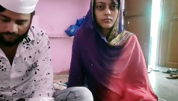 মুসলিম তরুনীকে বিয়ের জন্য ধর্ম পরিবর্তন হিন্দু যুবকের