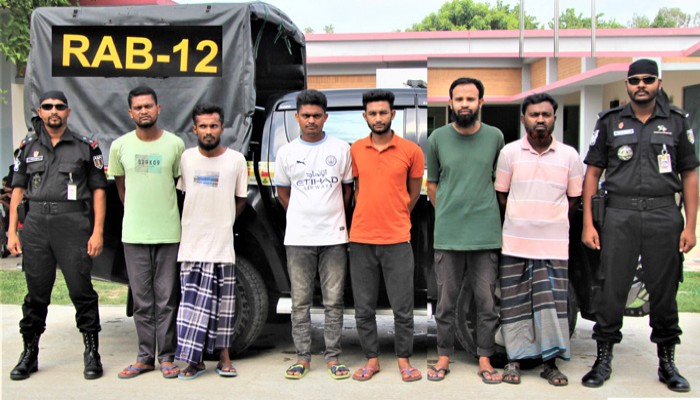 সিরাজগঞ্জে অনলাইন জুয়ার এজেন্ট-সহ গ্রেফতার-৬