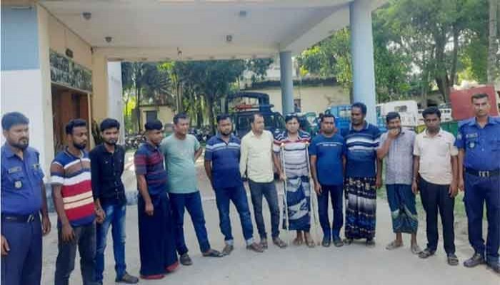 চলনবিলে নৌকায় অশালীন নাচ, নারীসহ আটক ১৪