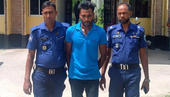 ধারের টাকা দিতে গিয়ে পাওনাদারের স্ত্রীকে ধর্ষণচেষ্টা