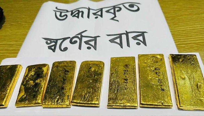 কোমরের বেল্টে সোয়া ৩ কোটি টাকার স্বর্ণ!