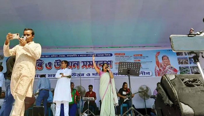 নেতাকর্মীদের উজ্জীবিত রাখতে সমাবেশ মঞ্চে গান চলছে