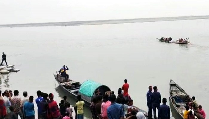 যমুনায় ৩টি নৌকার সংঘর্ষে এক শ্রমিক নিখোঁজ
