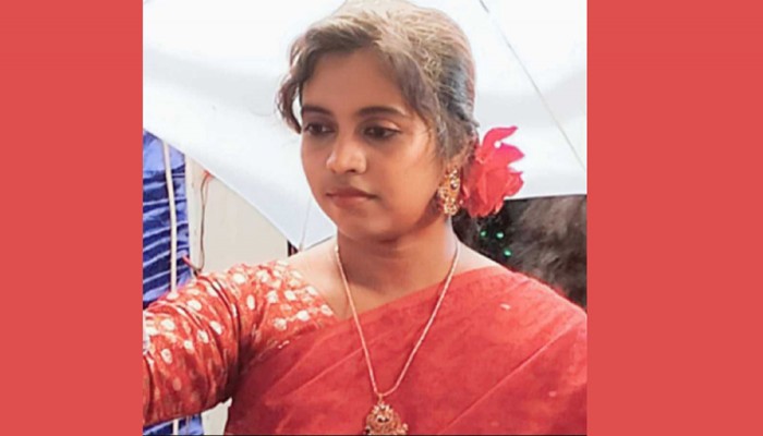 নাটোরে আম বাগান থেকে যুবতীর গলাকাটা লাশ উদ্ধার