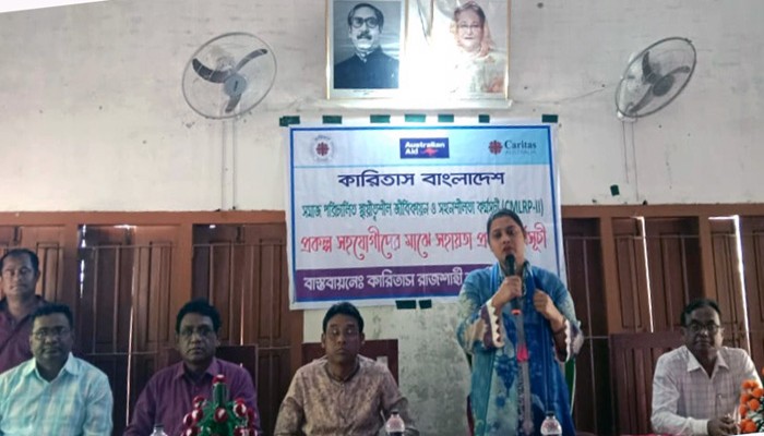 পত্নীতলায় কারিতাসের আর্থিক সহায়তা প্রদান