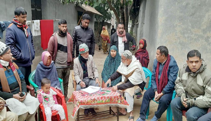 আর্থিক সহায়তা প্রদান কারাবন্দী পরিবারের পাশে  সাবেক এমপি লালু