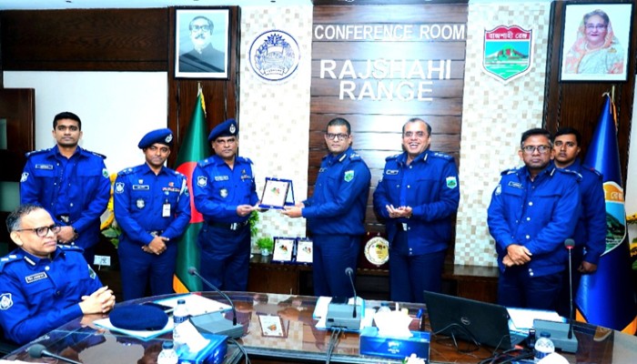 রাজশাহী রেঞ্জের শ্রেষ্ঠ ওসি পত্নীতলা থানার মোজাফফর হোসেন
