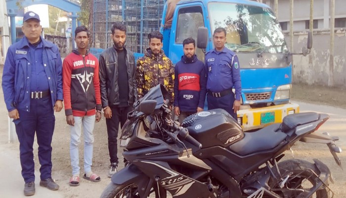 রাণীনগরে লুট হওয়া ৫০০টি হাঁস উদ্ধার, গ্রেফতার চার