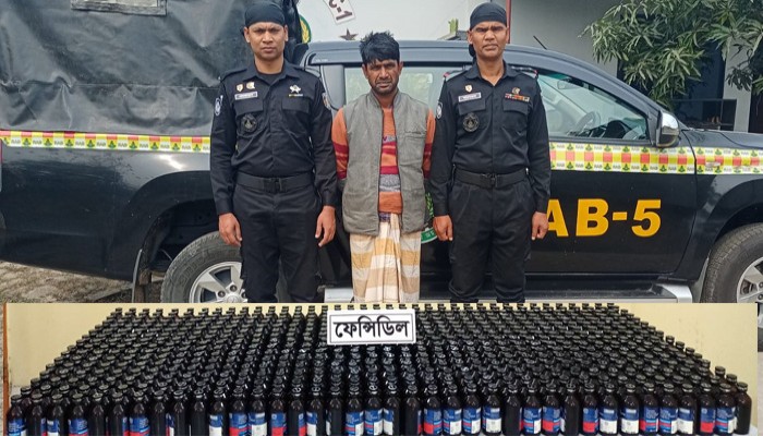 ভোলাহাটে বিপুল পরিমান ফেনসিডিল-সহ গ্রেফতার কুখ্যাত ডাকাত সর্দার আলম