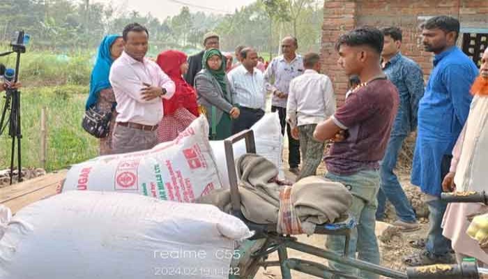 রাণীনগরে ক্লাব ঘর থেকে প্রায় ২২শ'কেজি সরকারি চাল জব্দ