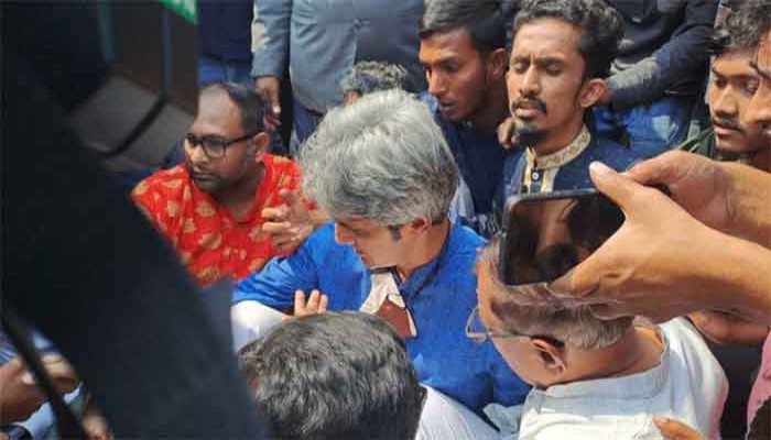সচিবালয় অভিমুখে গণতন্ত্র মঞ্চের মিছিল, লাঠিচার্জে সাকিসহ আহত ৫