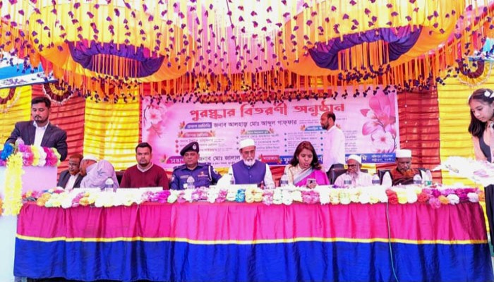 পত্নীতলায় ফুলকুঁড়ি লার্নারস একাডেমির বার্ষিক ক্রীড়া ও সাংস্কৃতিক অনুষ্ঠান অনুষ্ঠিত