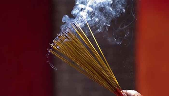 সিগেরেটের থেকেও ভয়ঙ্কর আগরবাতির ধোঁয়া