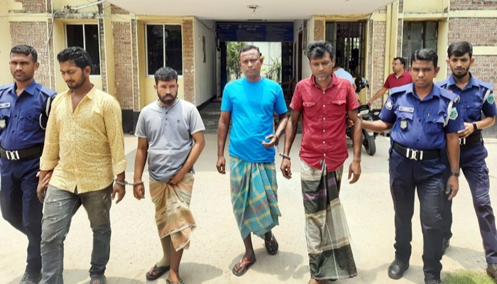 রাণীনগরে মাদক কারবারী গ্রেফতার ৪ হেরোইন উদ্ধার