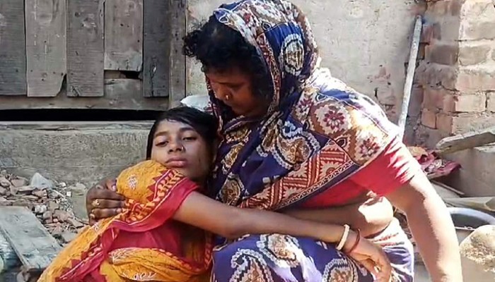 বিপদ আঁচ করেই ছেলের পিছু পিছু গিয়ে খুন হন মা !