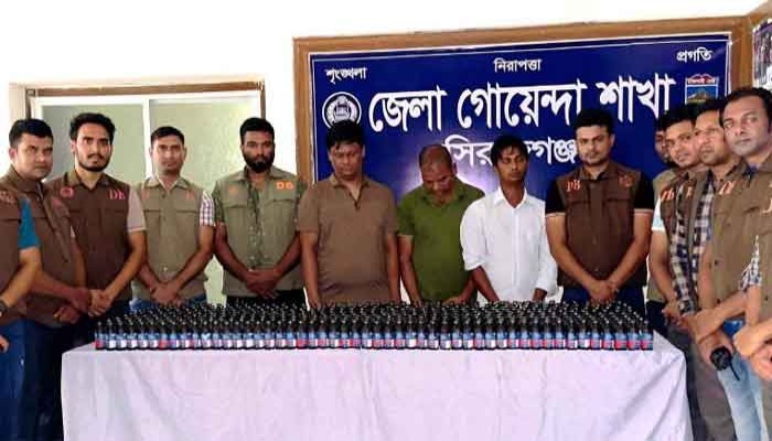সিরাজগঞ্জে বিপুল পরিমাণ ফেনসিডিলসহ মাদক কারবারী গ্রেফতার ৩