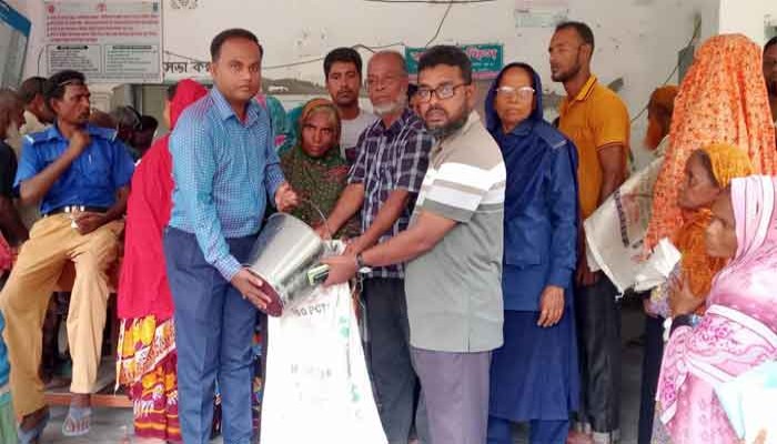 রাণীনগরে ঈদুল আজহা উপলক্ষে ভিজিএফএর চাল বিতরণ