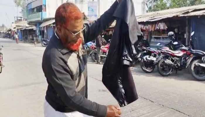 জয়পুরহাটে ‘মুজিব কোটে’ আগুন দিয়ে দল ছাড়লেন আওয়ামী লীগ নেতা