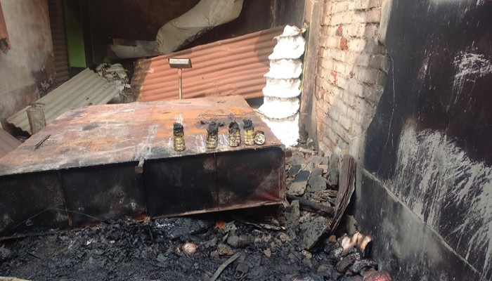 রাণীনগরে আগুনে ব্যবসায়ীর প্রায় ২০লাখ টাকার মালামাল ভস্মিভূত