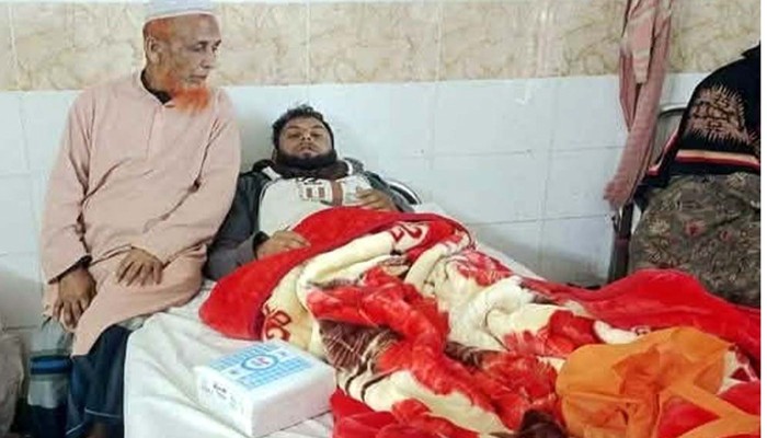 রাণীনগরে প্রবাসী ফেরত যুবককে মারপিট করে ২ লক্ষ টাকা চাঁদা নেওয়ার অভিযোগ যুবদল নেতার বিরুদ্ধে