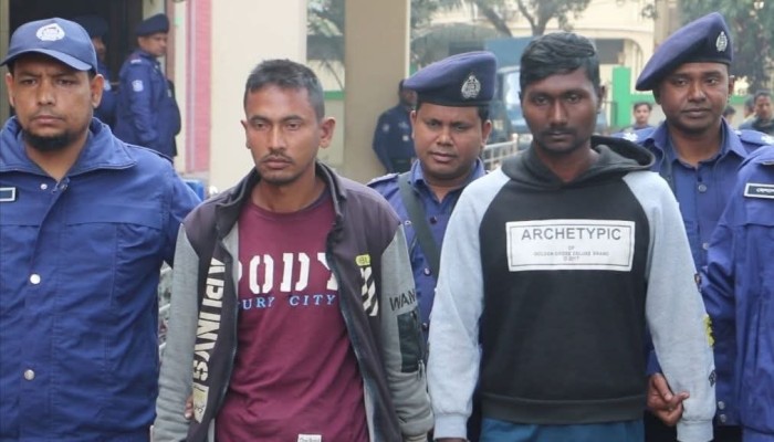 ডাকাতি করতে গিয়ে এক গৃহবধু কে গণধর্ষণ আটক ৭