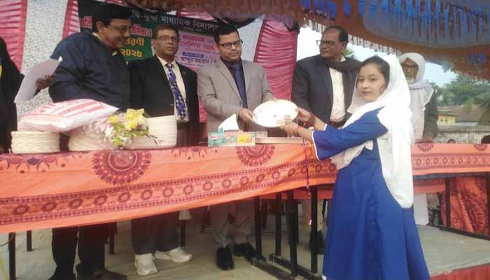 সাপাহার ওড়নপুর দ্বিমুখী মাধ্যমিক বিদ্যালয়ে বার্ষিক  ক্রীড়া প্রতিযোগিতা