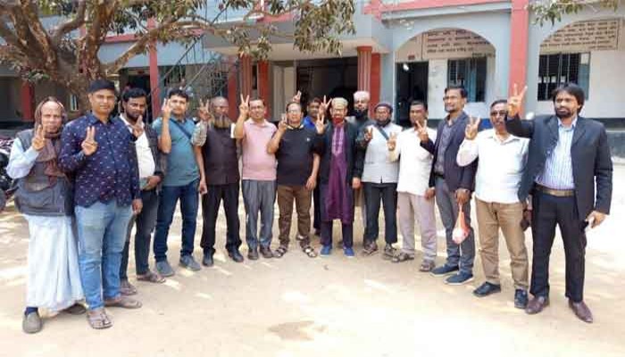 সাপাহারে সাংবাদিকদের সাথে এমপি প্রার্থী মাহবুবুল আলম'র মতবিনিময়