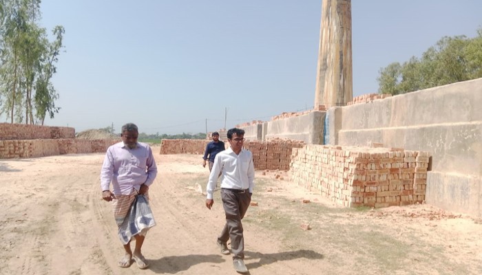 রাণীনগরে দুই ইটভাটা মালিককে একলাখ টাকা জরিমানা