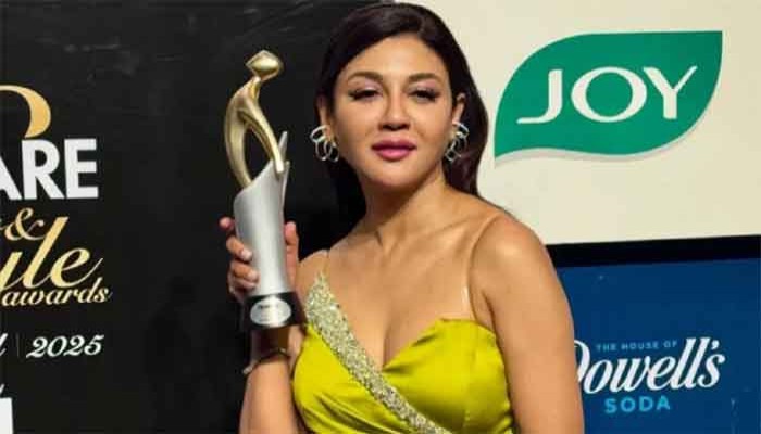 ফিল্মফেয়ারে ‘ট্র্যাডিশনাল কুইন অব দ্য ইয়ার’ জয়া আহসান