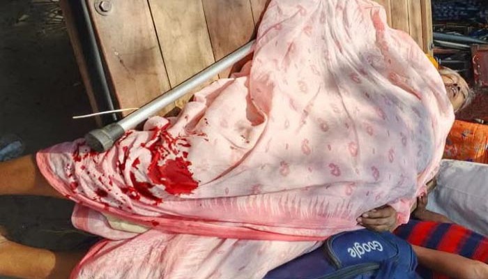 রাণীনগরে ভ্যানের চাকায় শাড়ির আঁচল পেঁচিয়ে বিধবা বৃদ্ধার মৃত্যু