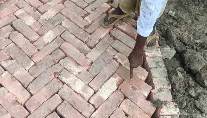 মান্দায় ৮২ লক্ষ টাকার এইচবিবি করণ প্রকল্পে নিম্নমানের ইট ব্যবহারের অভিযোগ