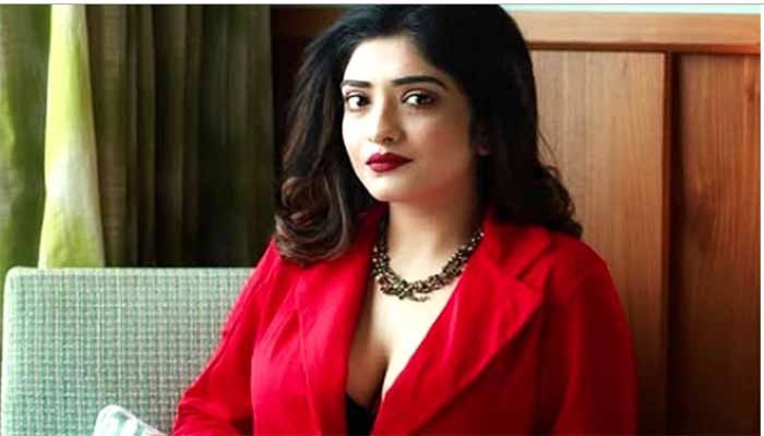সি সেকশনের পর গাড়ি চালিয়ে বাড়ি ফেরা, ছেলেকে স্তন্যপানে অভ্যস্ত করাতে নারাজ মানসী