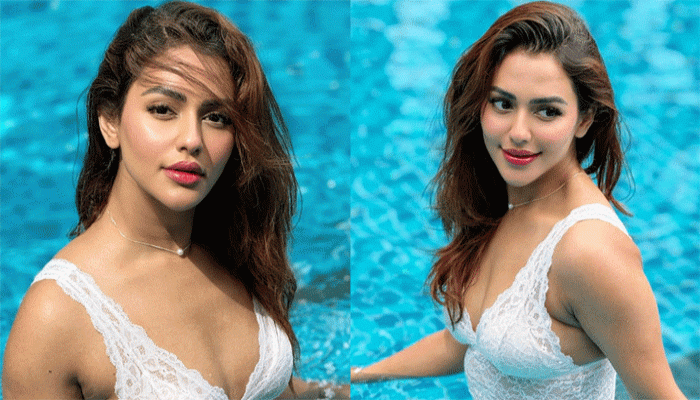 খোলামেলা ছবিতে উত্তাপ ছড়ালেন নুসরাত ফারিয়া