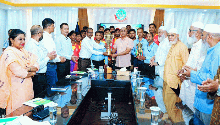হকিতে ১৫ বারের চ্যাম্পিয়ন রাজশাহী পুলিশ লাইন্স স্কুল: সংবর্ধনা দিলেন আরএমপি পুলিশ কমিশনার