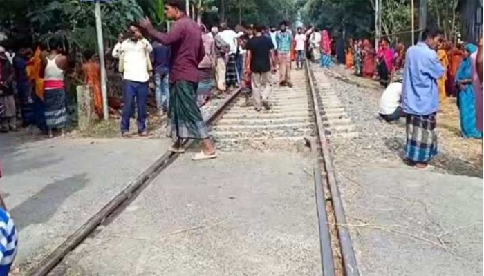 রাজশাহী মহানগরীতে চলন্ত ট্রেন থেকে পড়ে শ্রমিকের মৃত্যু