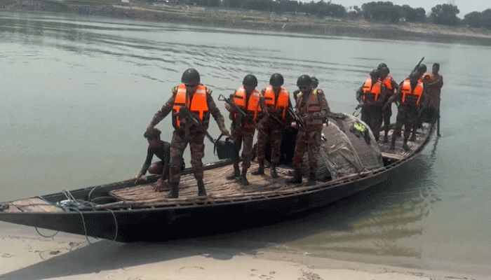 নাটোরে পদ্মা নদীতে সেনাবাহিনীর অভিযান, আটক ৫
