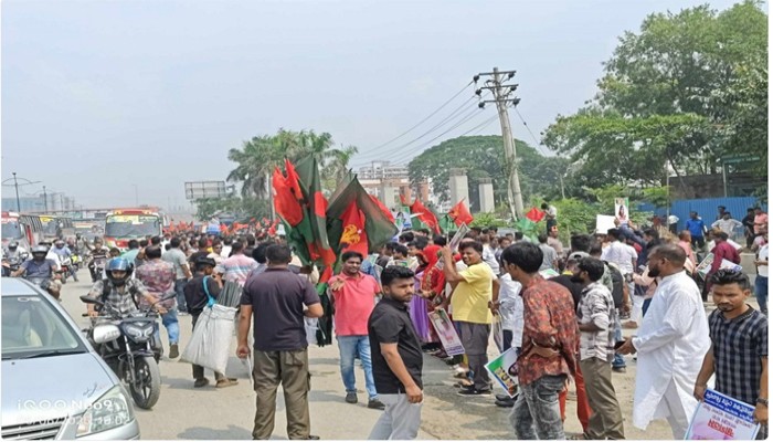 খালেদা জিয়া দেশে ফিরেছেন, বিমানবন্দর ঘিরে জনসমুদ্র