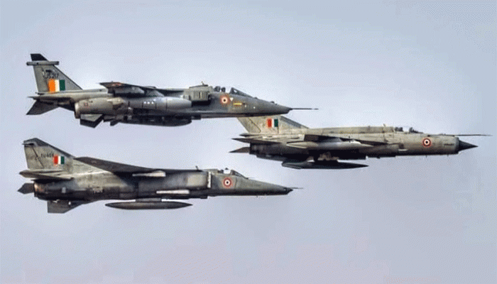 ভারত-শাসিত কাশ্মিরে ৩টি যুদ্ধবিমান বিধ্বস্ত হয়েছে: রয়টার্স
