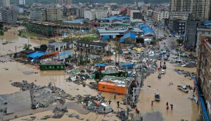 টাইফুন কোইনু'র তাণ্ডবে লণ্ডভণ্ড হংকং