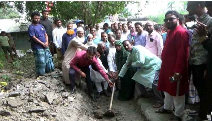 রাণীনগরে এক হালি গ্রামীণ উন্নয়ন কাজের উদ্বোধন করলেন এমপি হেলাল