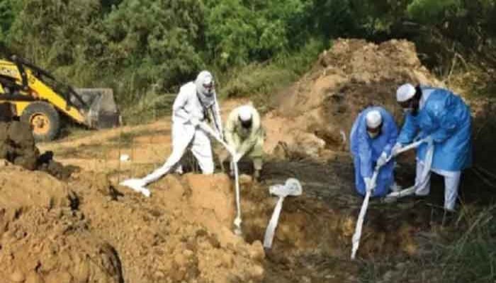 কবরস্থানে আর জায়গা নেই, গাজার হাসপাতালে লাশের পাহাড় জমছে