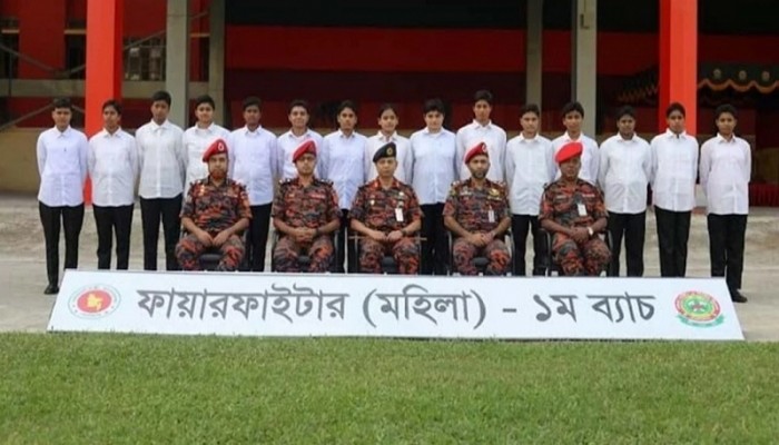 দেশের ইতিহাসে প্রথমবারের মতো ফায়ার ফাইটার পদে ১৫ নারীর যোগদান