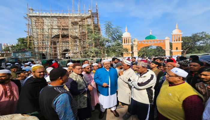 শাহ মখদুম দরগাহ শরীফের ও  টিকাপাড়া গোরস্থানের উন্নয়ন কাজ পরিদর্শনে রাসিক মেয়র