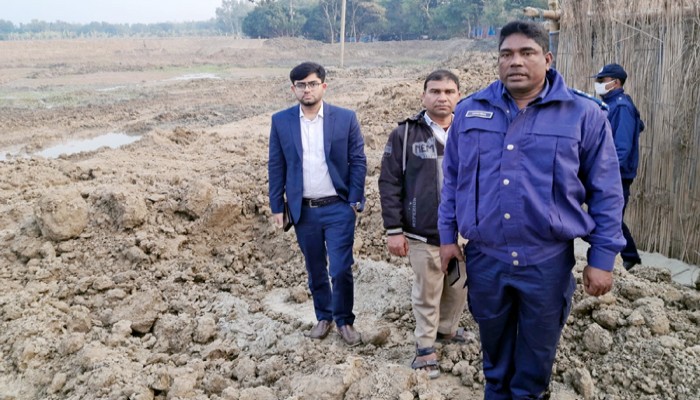 পুঠিয়ায় ফসলি জমিতে পুকুর খননের দায়ে ৩ জনকে অর্থদন্ড