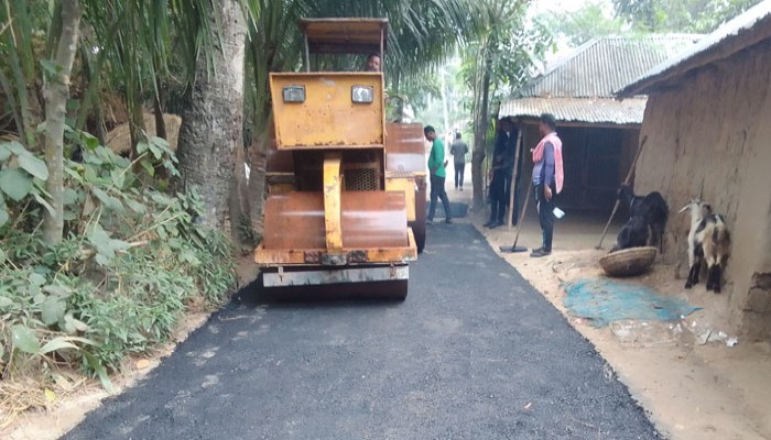 তানোরে এলজিইডির তত্ত্বাবধানে সড়ক-সেতুর উন্নয়নে জনমনে স্বত্তি