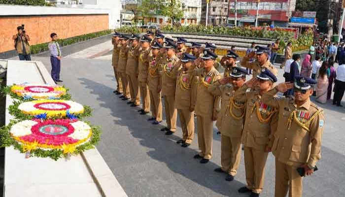 রাজশাহীতে বঙ্গবন্ধুর জন্মবার্ষিকী ও জাতীয় শিশু দিবসে পুলিশ কমিশনারের শ্রদ্ধাঞ্জলি