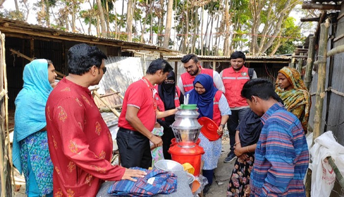 অগ্নিকান্ডে ক্ষতিগ্রস্থ দুই পরিবারের পাশে রাজশাহী সিটি রেড ক্রিসেন্ট ইউনিট